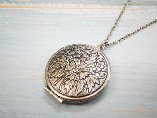 Floral Round Locket Necklace/Antique Silver Photo Locket Necklace/Vintage Style/Shabby Chic Necklace/Boho Chic Necklace/Locket Necklace