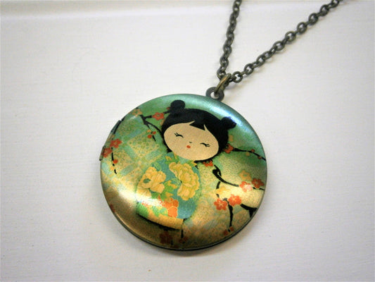 Japanese Doll Picture Locket Necklace/Antique Bronze Locket with detailed Photo of a Japanese Geisha Doll/Long Necklace/Locket Necklace.