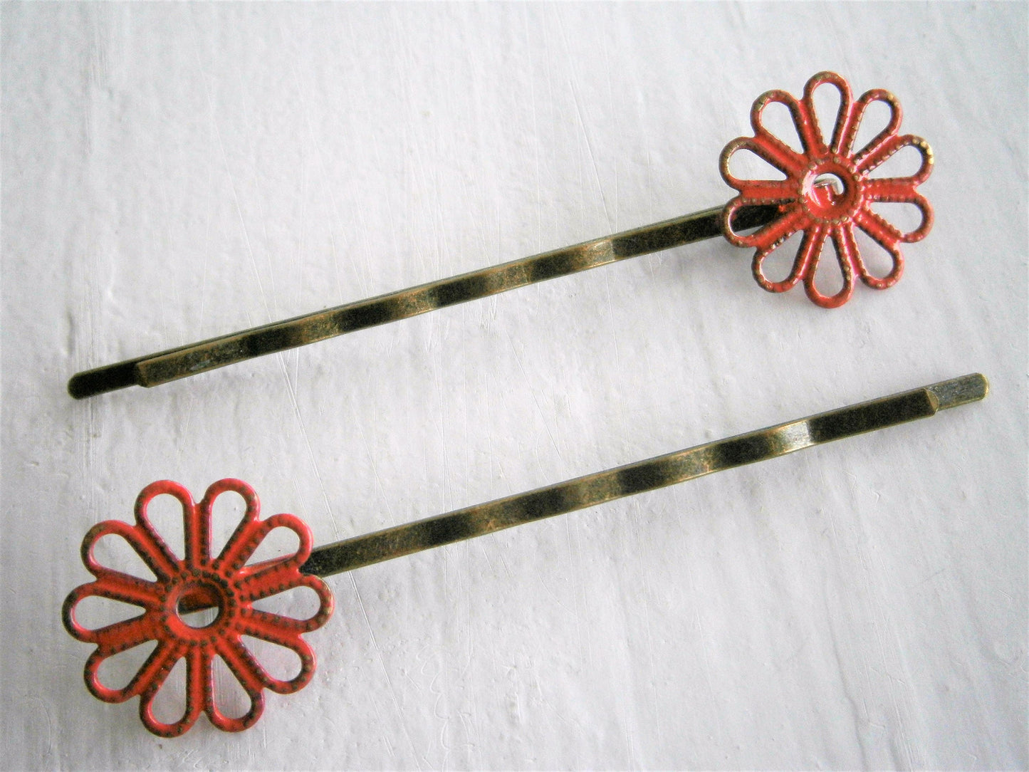 Red Daisy Filigree Patina Antique Bronze Bobby Pins Set of Two/Hair Clips/Bohemian Hair Clips/Shabby Chic Hair Clips/Bobby Pins/Bohemian