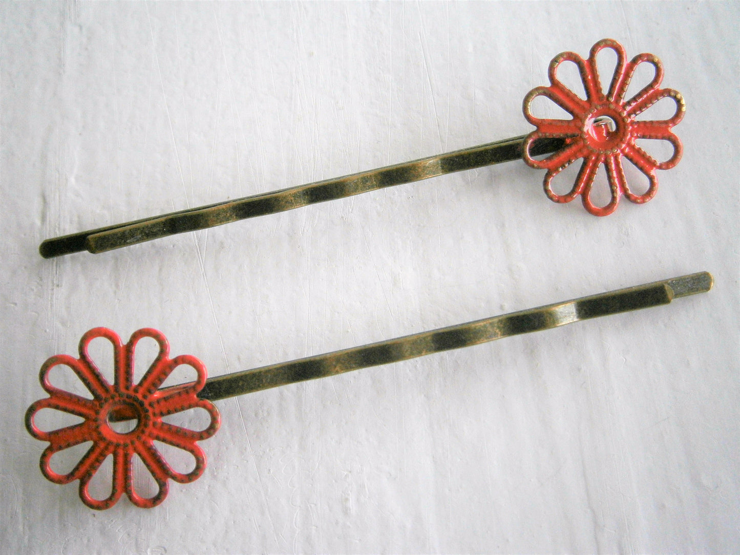 Red Daisy Filigree Patina Antique Bronze Bobby Pins Set of Two/Hair Clips/Bohemian Hair Clips/Shabby Chic Hair Clips/Bobby Pins/Bohemian