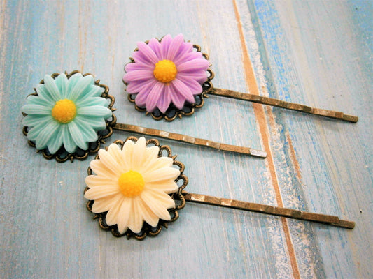 Daisy Set of 3 Bobby Pins/Flower Hair Clips/Antique Bronze Hair Clips 50mm long with Resin Daisy Flowers/Hair Accessories/Rustic Wedding