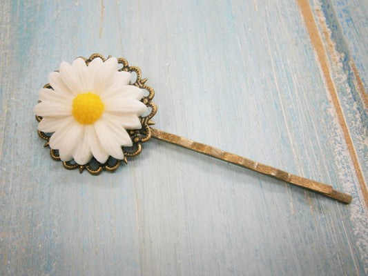 White Daisy Bobby Pin/Flower Hair Clip/Antique Bronze Hair Clip 50mm long with White Resin Daisy Flower/Hair Accessory/Rustic Wedding/Bridal