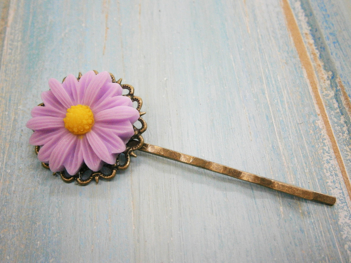 Lilac/Mauve Daisy Bobby Pin/Flower Hair Clip/Antique Bronze Hair Clip 50mm long with Lilac Resin Daisy Flower/Hair Accessory/Rustic Wedding