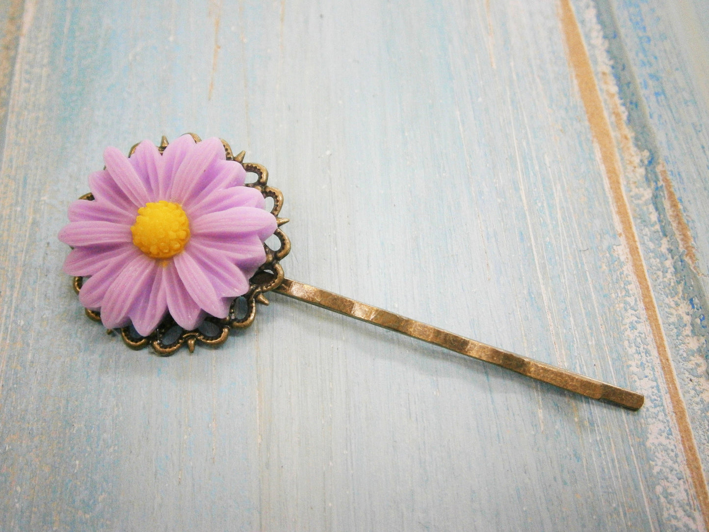 Lilac/Mauve Daisy Bobby Pin/Flower Hair Clip/Antique Bronze Hair Clip 50mm long with Lilac Resin Daisy Flower/Hair Accessory/Rustic Wedding