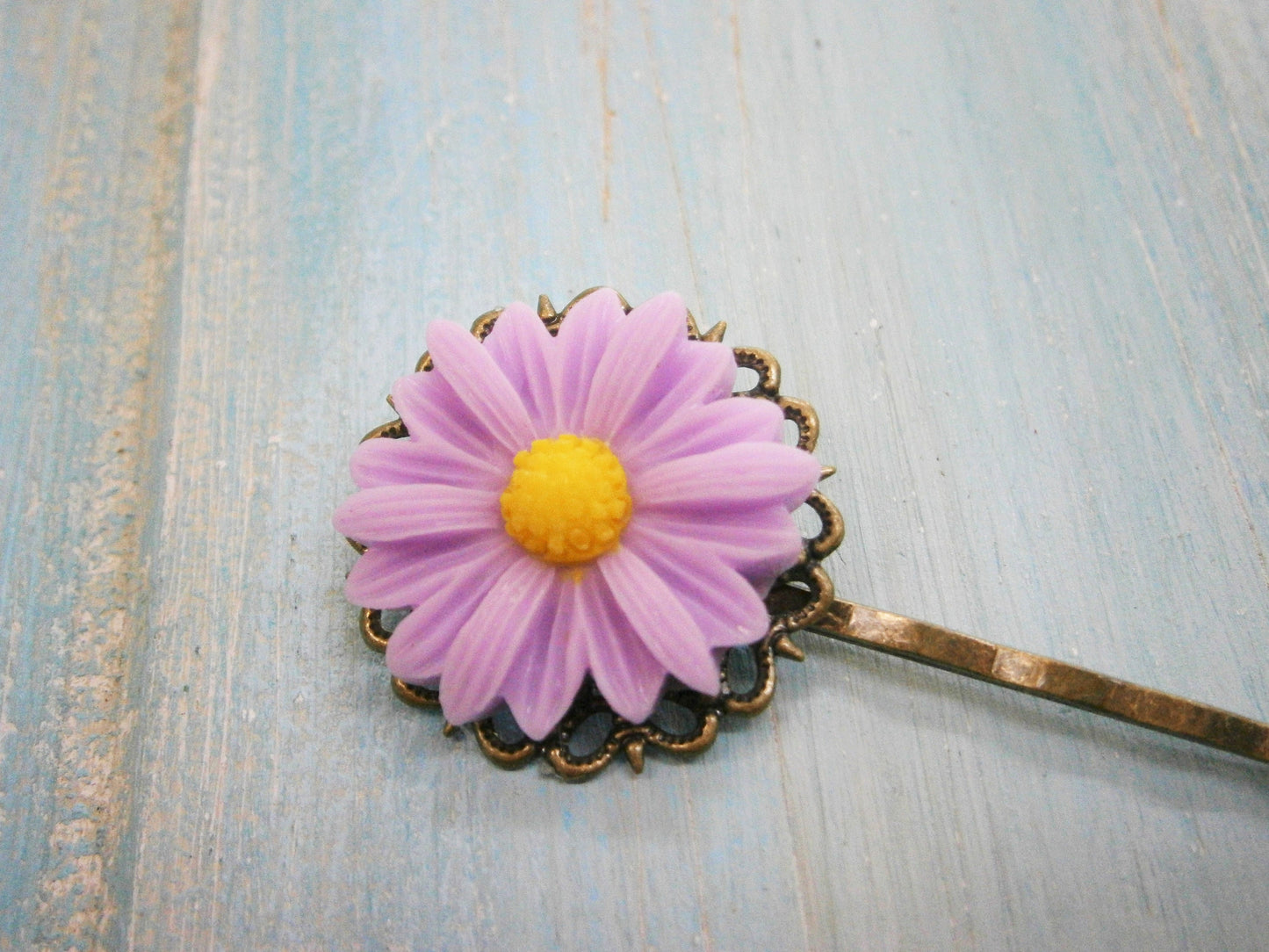 Lilac/Mauve Daisy Bobby Pin/Flower Hair Clip/Antique Bronze Hair Clip 50mm long with Lilac Resin Daisy Flower/Hair Accessory/Rustic Wedding