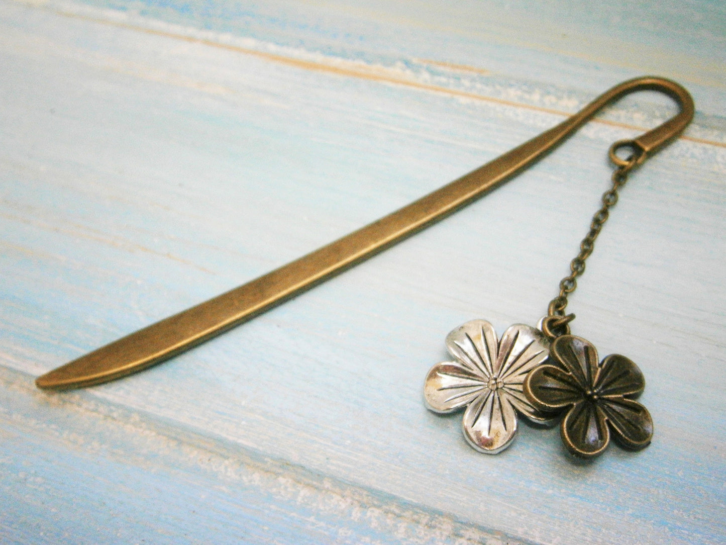 Bookmark with a Antique Bronze Flower and a Antique Silver Flower/Book Lover Bookmark/Flower Bookmark/Bookmarks for Books/Floral Bookmark