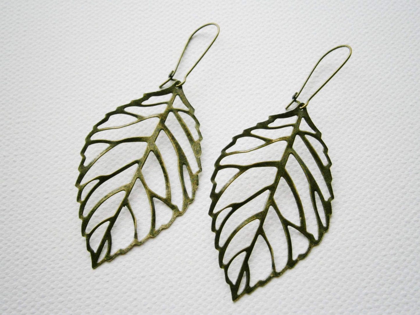 Antique Bronze Filigree Leaf Pendant Dangle Kidney Wire Earrings/Boho Earrings/Nature Earrings/Leaf Earrings/Filigree Earrings.