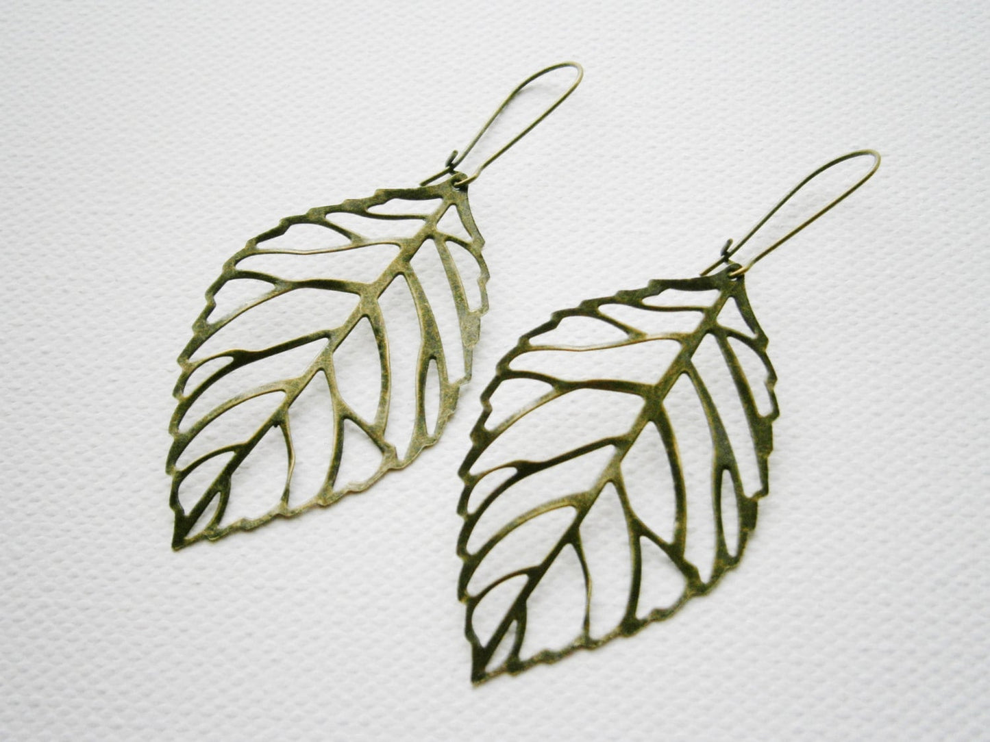 Antique Bronze Filigree Leaf Pendant Dangle Kidney Wire Earrings/Boho Earrings/Nature Earrings/Leaf Earrings/Filigree Earrings.