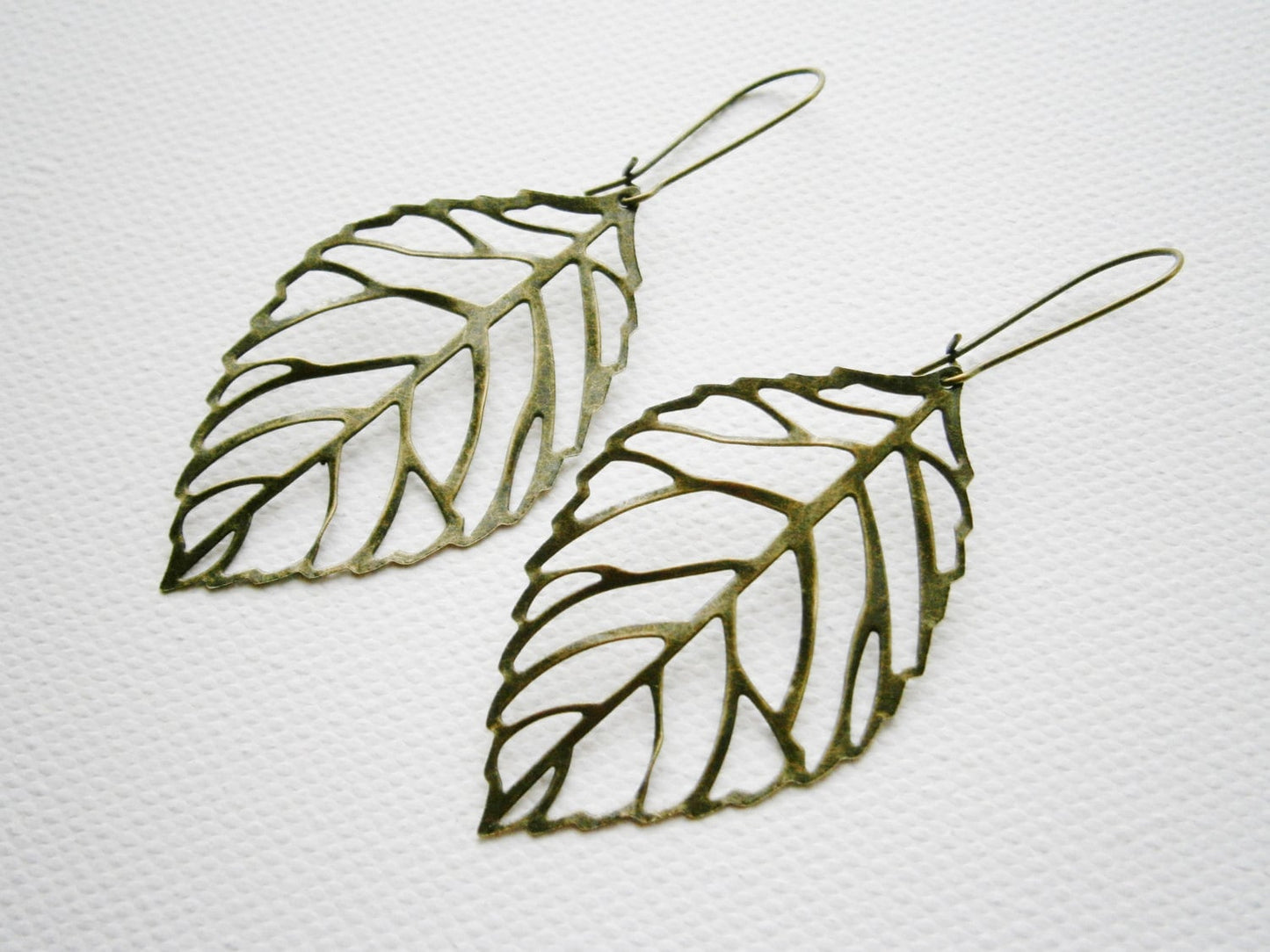 Antique Bronze Filigree Leaf Pendant Dangle Kidney Wire Earrings/Boho Earrings/Nature Earrings/Leaf Earrings/Filigree Earrings.