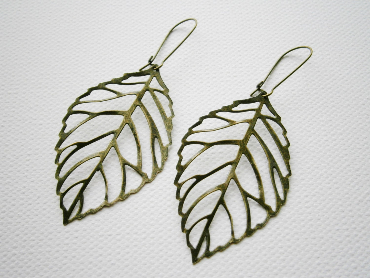 Antique Bronze Filigree Leaf Pendant Dangle Kidney Wire Earrings/Boho Earrings/Nature Earrings/Leaf Earrings/Filigree Earrings.