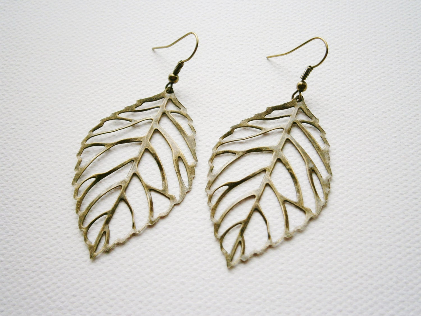 Antique Bronze Filigree Leaf Pendant Dangle Earrings/Boho Earrings/Nature Earrings/Leaf Earrings/Filigree Earrings.