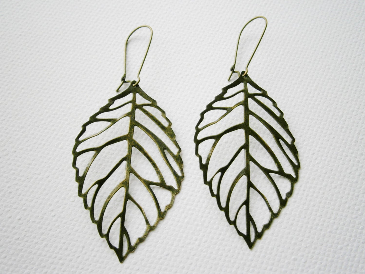 Antique Bronze Filigree Leaf Pendant Dangle Kidney Wire Earrings/Boho Earrings/Nature Earrings/Leaf Earrings/Filigree Earrings.