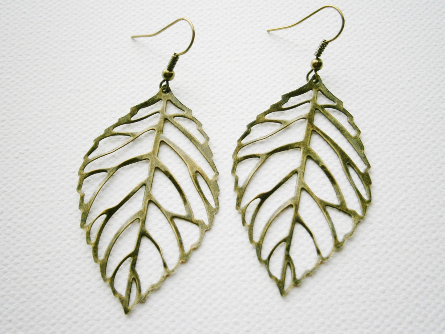 Antique Bronze Filigree Leaf Pendant Dangle Earrings/Boho Earrings/Nature Earrings/Leaf Earrings/Filigree Earrings.