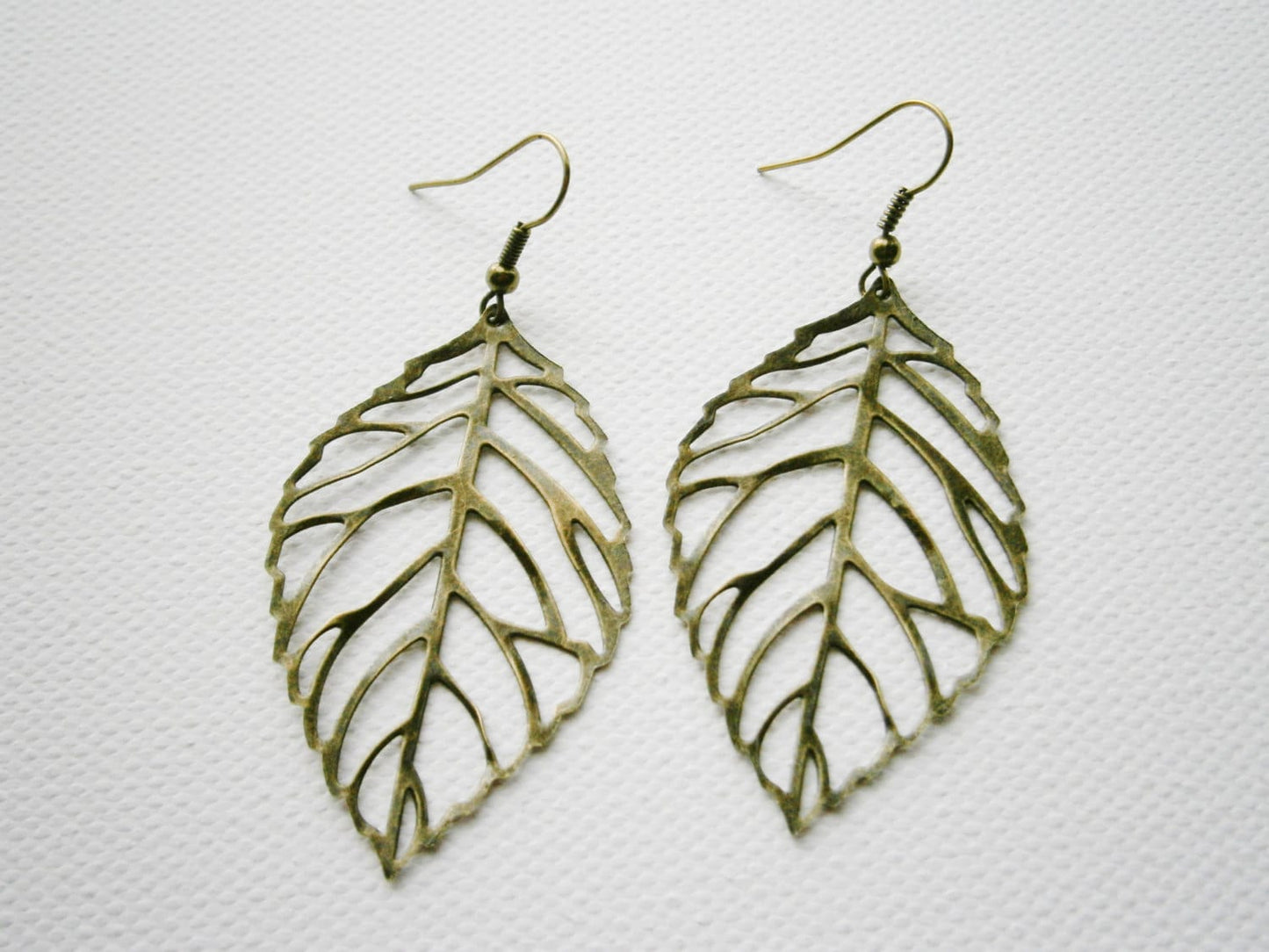 Antique Bronze Filigree Leaf Pendant Dangle Earrings/Boho Earrings/Nature Earrings/Leaf Earrings/Filigree Earrings.