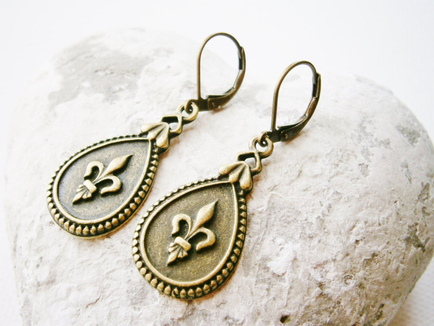 Antique Bronze Fleur de Lis Tear Drop Pendant Dangle Earrings/Boho Earrings/Paris Earrings/Victorian Style Earrings/ Shabby Chic Earrings