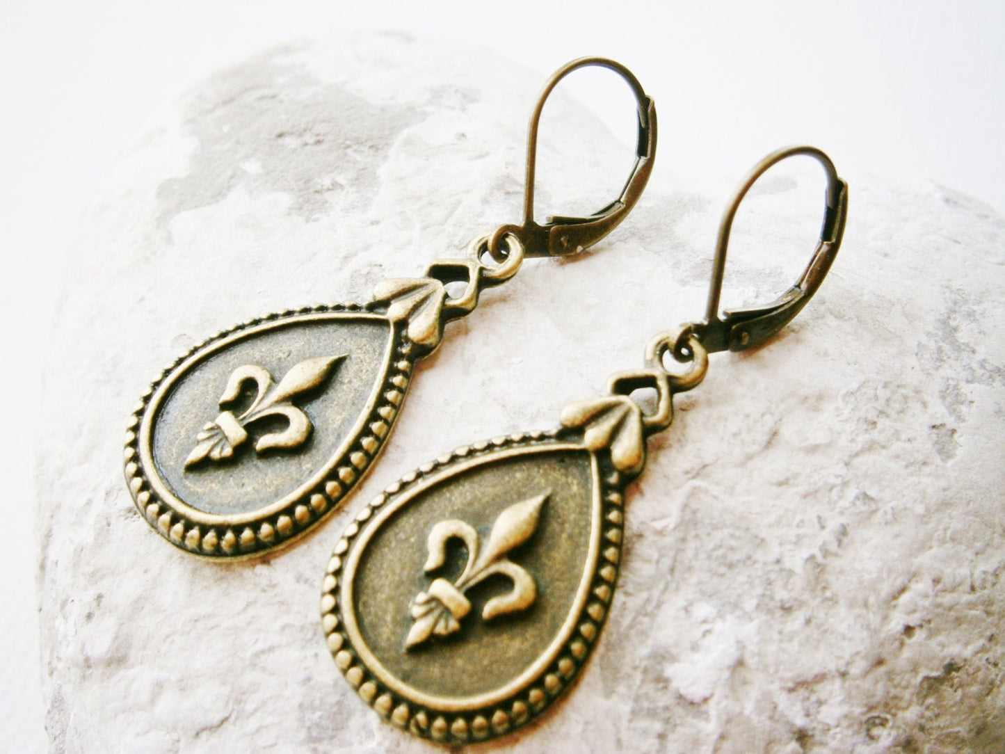 Antique Bronze Fleur de Lis Tear Drop Pendant Dangle Earrings/Boho Earrings/Paris Earrings/Victorian Style Earrings/ Shabby Chic Earrings