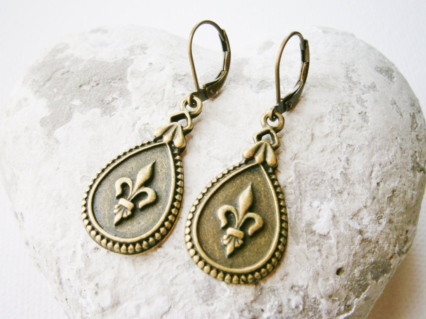 Antique Bronze Fleur de Lis Tear Drop Pendant Dangle Earrings/Boho Earrings/Paris Earrings/Victorian Style Earrings/ Shabby Chic Earrings